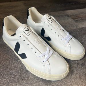 VEJA Bicolor Low-Top Sneakers BRAND NEW